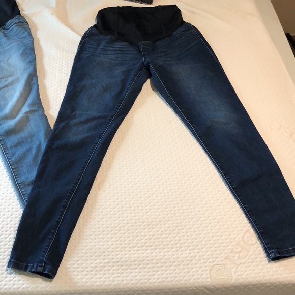 2 pairs lightly used maternity jeans. Skinny. Light & dark wash. Retail $30 each - Picture 6 of 6
